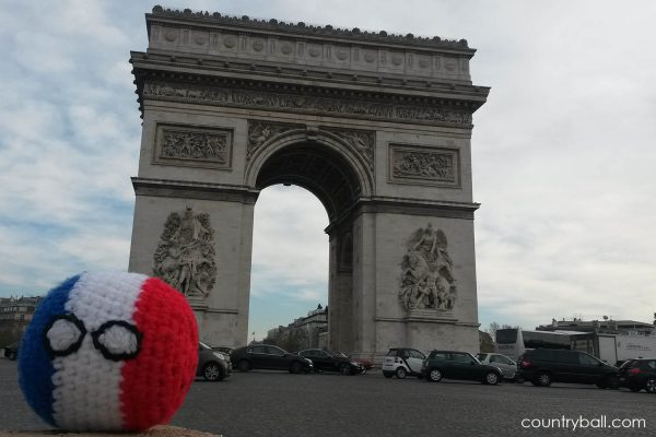 Franceball in front of Arc de Triomphe